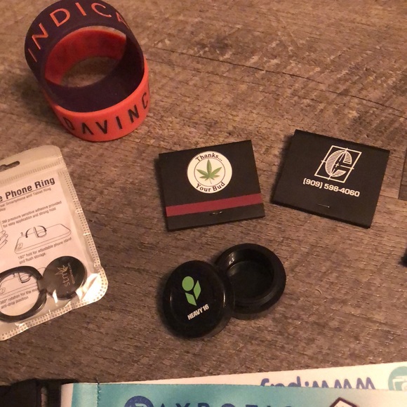 Las Vegas Con, Lot Phone ring, bracelet, lanyard, patch, & promotion swag REEFER - Picture 3 of 8